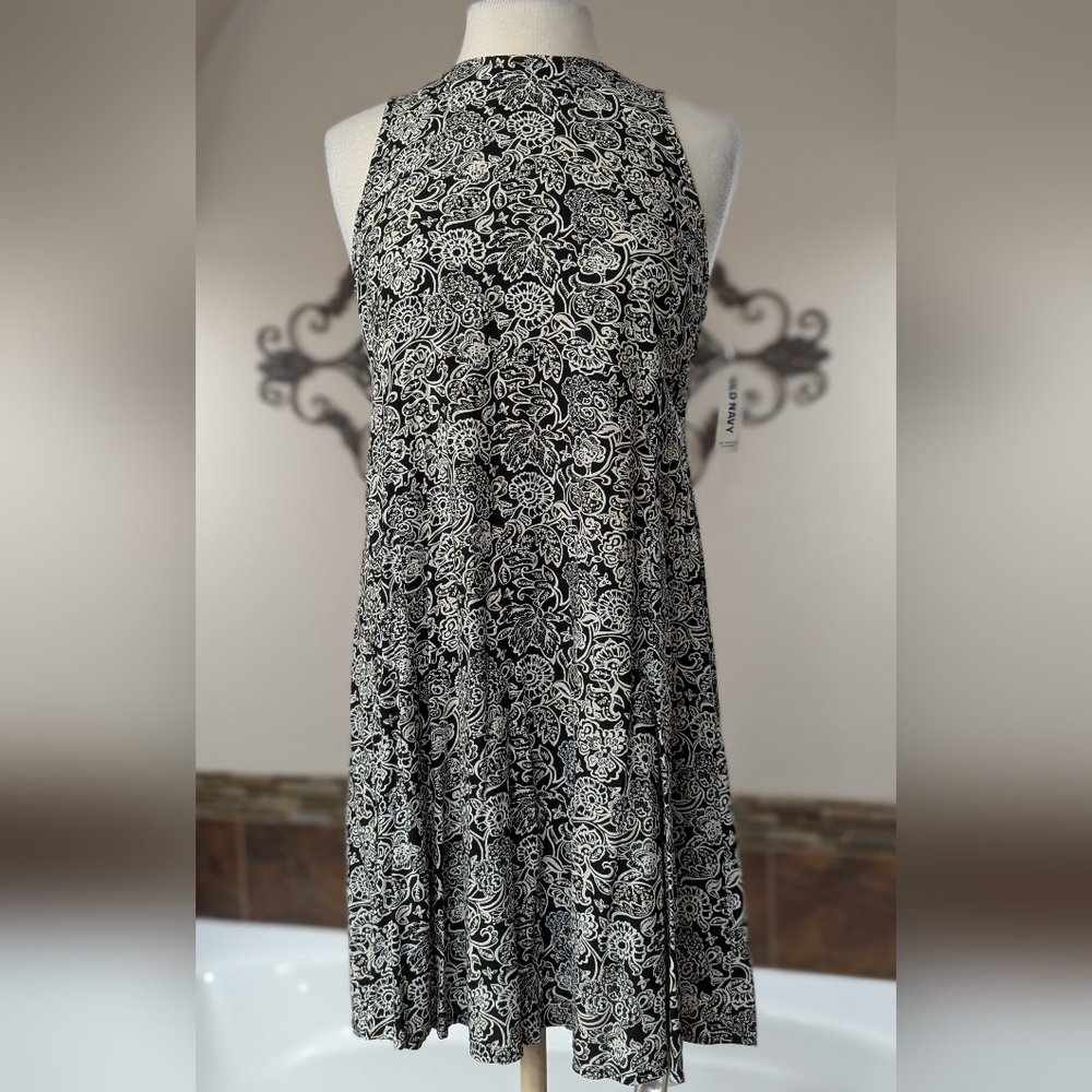New Old Navy Black & White Floral Dress Size Small